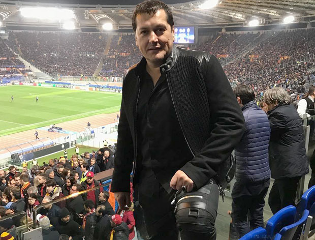 СПЕКТАКЛ У УБУ: Ацо Пејовић пева за џабе