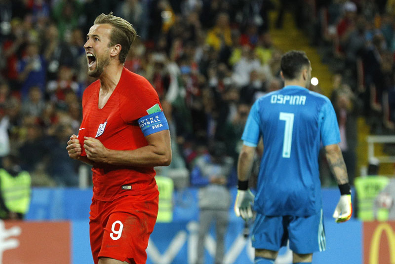 Три круне прете надменом Албиону