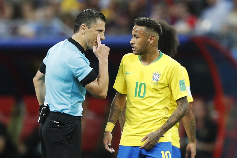 МАЖИЋ ДОКТОРИРАО ЗА ФИНАЛЕ СП: Хрвати одушевљени Милорадом, колеге никада нису виделе боље суђење 