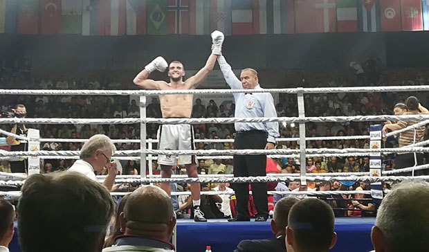 РАЖНАТОВИЋ ПОБЕДИО НОКАУТОМ: Италијана изнели на носилима (ФОТО+ВИДЕО)