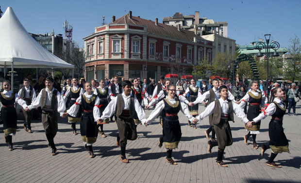 Кад саксофон оплете жагубичко колцe