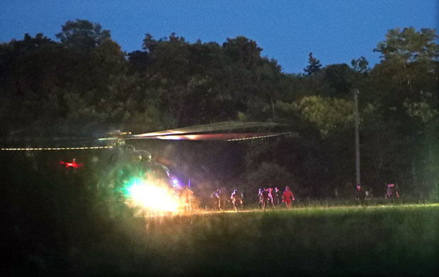 СПАСАВАЊЕ ЗАРОБЉЕНИХ У ПЕЋИНИ НА ТАЈЛАНДУ: Завршена прва фаза извлачења, четири дечака на сигурном, наставак акције тек за десет сати (ВИДЕО)