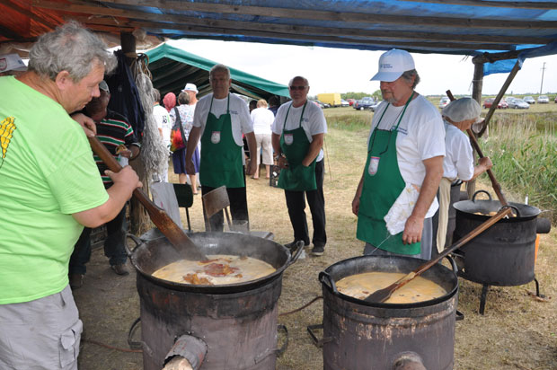 Фићок ракије у славу хлеба