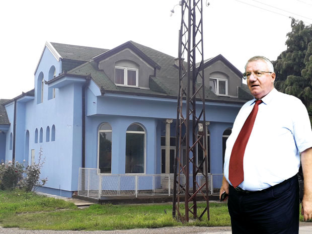 Шешељева кућа добила радикалску боју