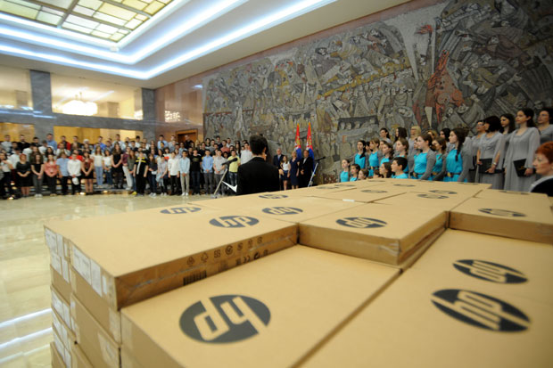 Лаптопови за успешне мале и велике матуранте (ФОТО)