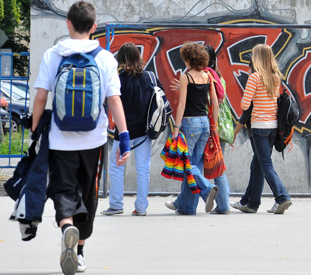 Деца олако пробају дрогу, чак 20 нових врста од почетка године