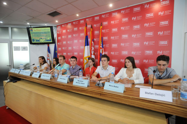 МЛАДИ АМЕРИКАНЦИ СРПСКОГ ПОРЕКЛА: Код нас се не праве панкејкс, већ палачинке са нутелом