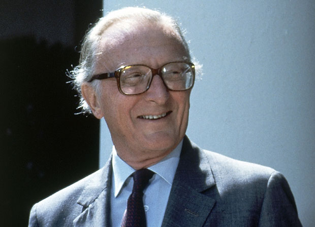 Преминуо лорд Питер Карингтон