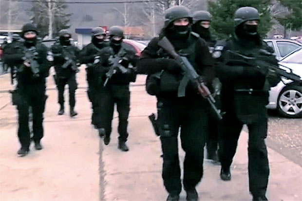 НОВОСТИ СА СРБИМА КОЈЕ СУ НА ПРЕПАД ПРИВЕЛИ АЛБАНЦИ: Узели и оловке с тробојком
