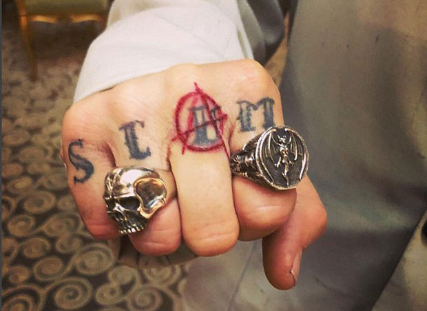 Џони Деп трећи пут променио тетоважу посвећену бившој из олош” у “превара”