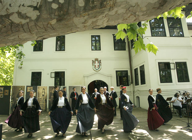 Под крошњама топчидерског платана