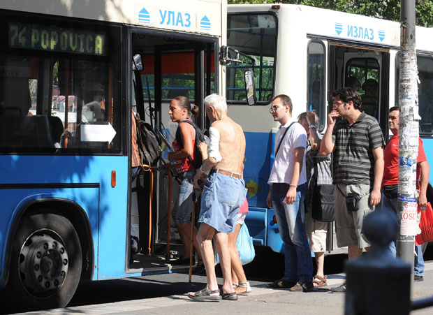 Возиће аутобус 51 од Сајлова до Ветерника
