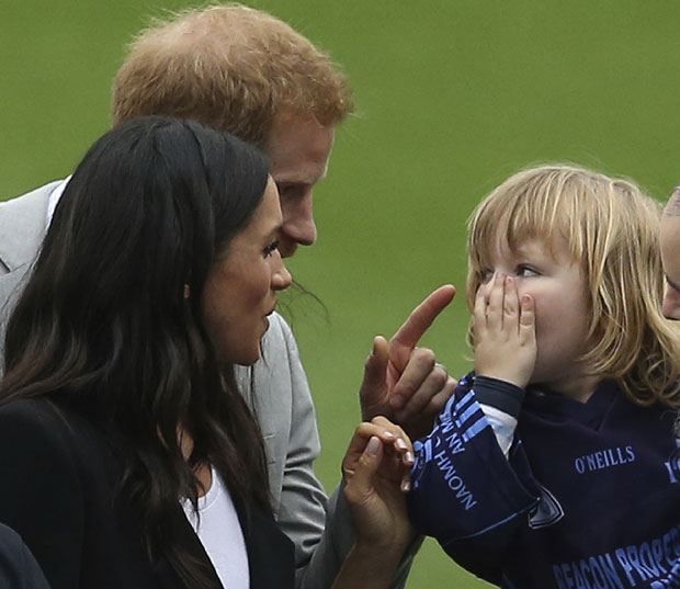 БРИТАНИЈА БРУЈИ: Меган Маркл и принц Хари чекају бебу?