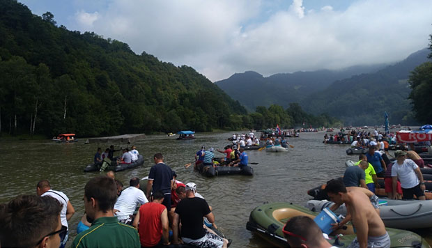 ДРИНСКА РЕГАТА: Карневал на води