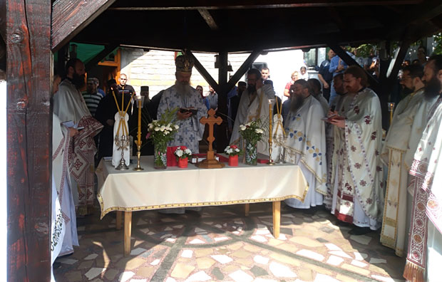 ВЛАДИКА ТЕОДОСИЈЕ: Не смемо да напустимо наше светиње