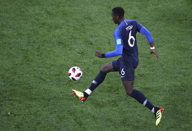 Јунајтед нуди Погбу Барси