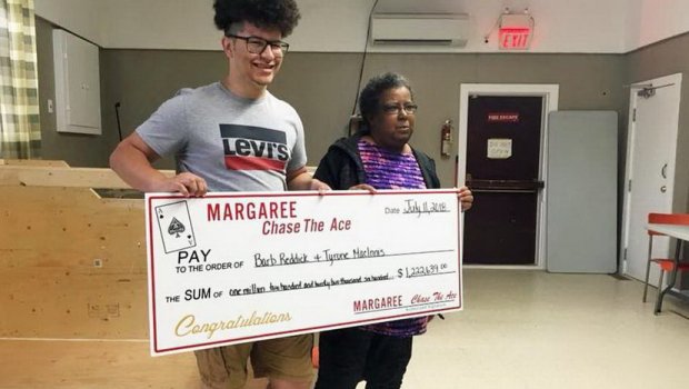 Тетка испалила сестрића кад је схватила да је њихов заједнички лото тикет прошао и донео им 1.2 милиона (ВИДЕО)