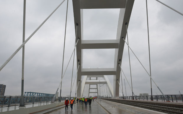 Аутомобили крећу преко Жежеља