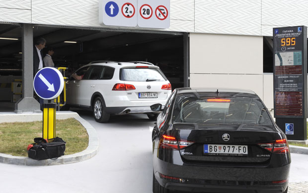ПОСЛЕ ОСАМ ГОДИНА: Паркирање поскупело до 20 одсто 