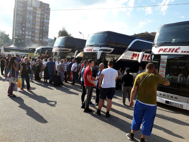 ХРЛЕ У ЕВРОПУ: Пештерска села напола празна