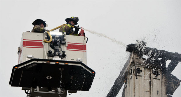Муња погодила цркву стару 186 година и изазвала пожар (ВИДЕО)