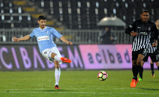 СУБОТИЧАНИ ОПЉАЧКАНИ У ЛОНДОНУ: Играчи Спартака остали без копачки