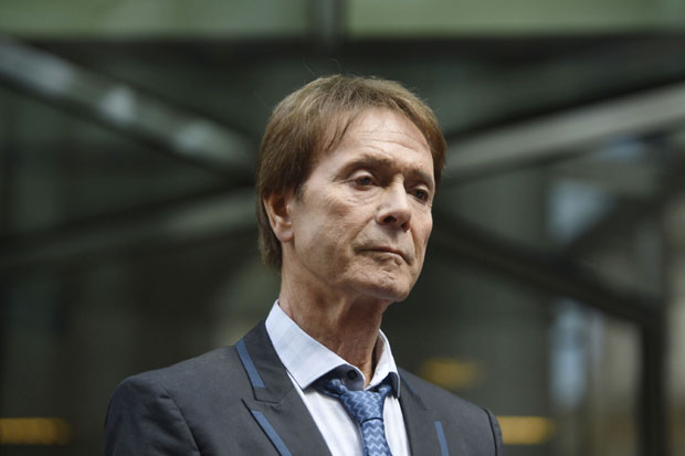 Клиф Ричард добио случај против Би-Би-Сија (ФОТО)