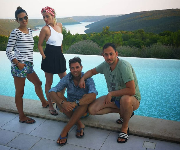 Анђелка Прпић на одмору са пријатељима у Истри