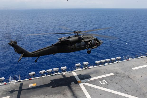 НЕСРЕЋА У САД: Хеликоптер ударио у војни шатор, више од 20 повређених