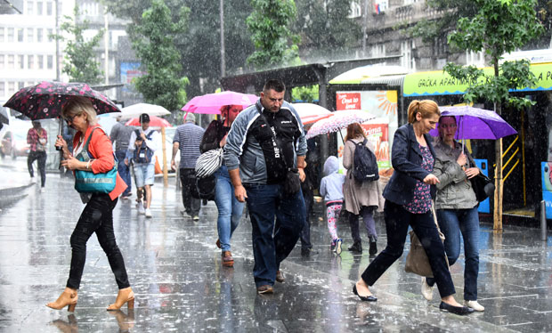 Сунчано наредна два дана, па опет кише и пљускови