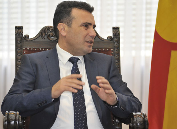 Заев у пар дана изнео два потпуно супротна става о референдуму