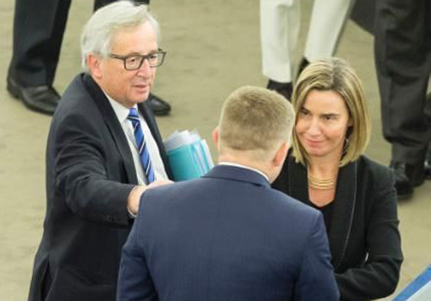 Шаљивџије убедиле Јункера и Могерини да причају са премијером Јерменије (ВИДЕО) 