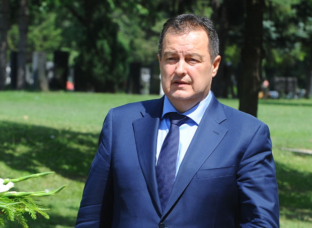 Дачић поделио кључеве за 40 станова за избеглице