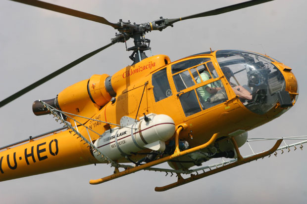 Поранило запрашивање комараца