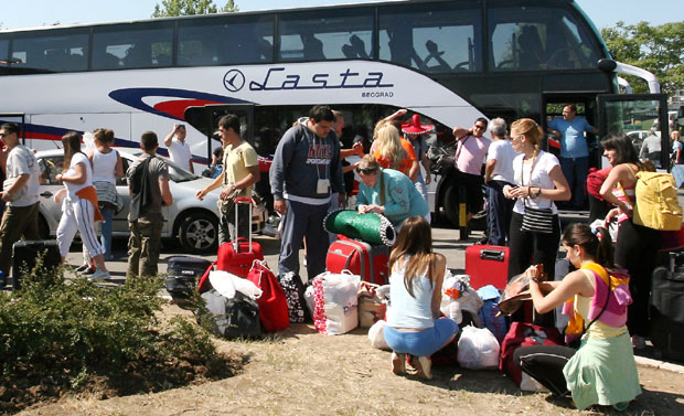 НАСТАВНИЦИ САМИ ВОДЕ ЂАКЕ: Јавне набавке поскупеле екскурзије