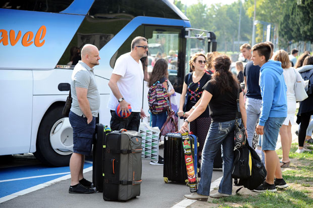 ПРЕВАРЕНИ ЂАЦИ СЕ ВРАТИЛИ ИЗ ШПАНИЈЕ: Професорка није хтела да даје изјаве, родитељи бесни јер се није јављала на телефон