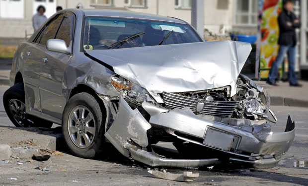 Аутомобил погинулих изложен у Скопљу као упозорење