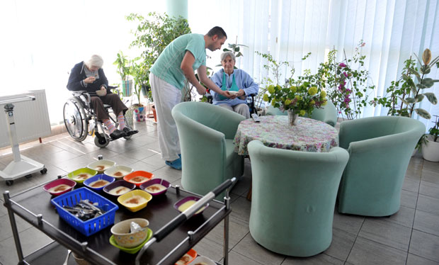 Веће плате за социјалне раднике