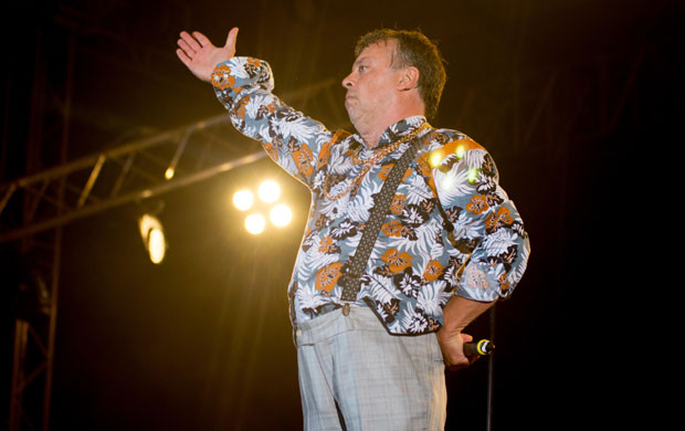 Неле Карајлић “Осиромашени уранијум” запалили Кастел