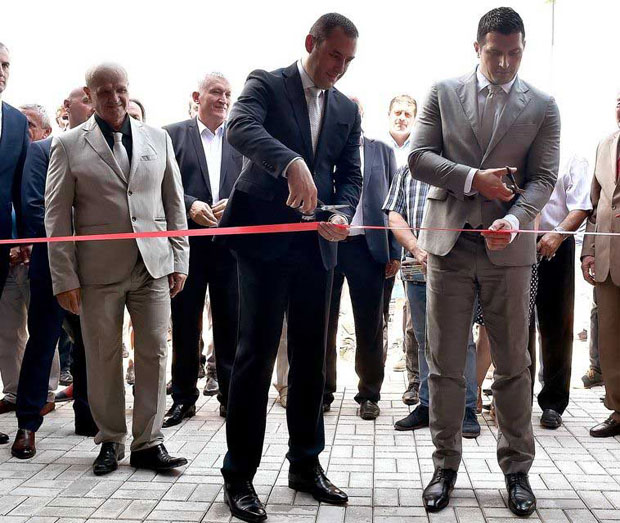 Пружамо руку Влади