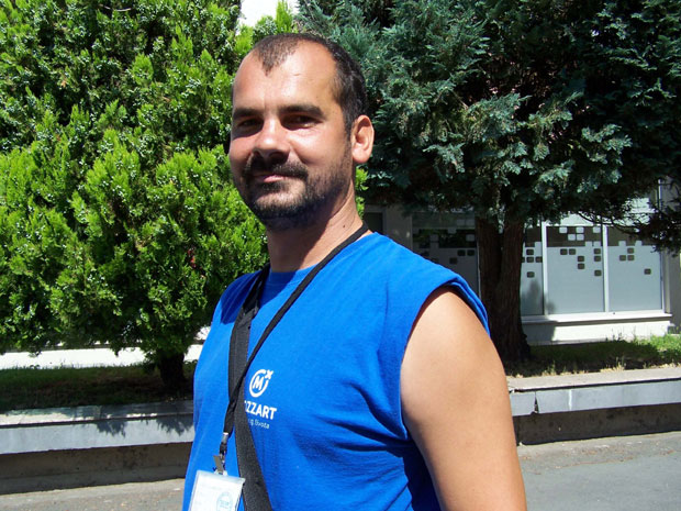 ПОКРЕТНИ ИНФО ПУЛТ: Зоран сваки дан помаже пролазницима