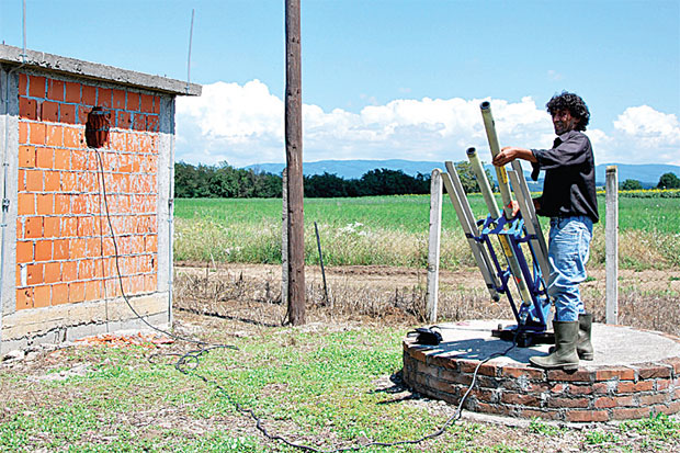 СТРЕЛЦИ СЕ ПОКАЈАЛИ: Спасавају Ћуприју од града за 4.000 динара месечно