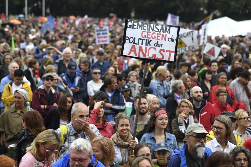 Минхен: 15.000 људи протесовало против политике страха
