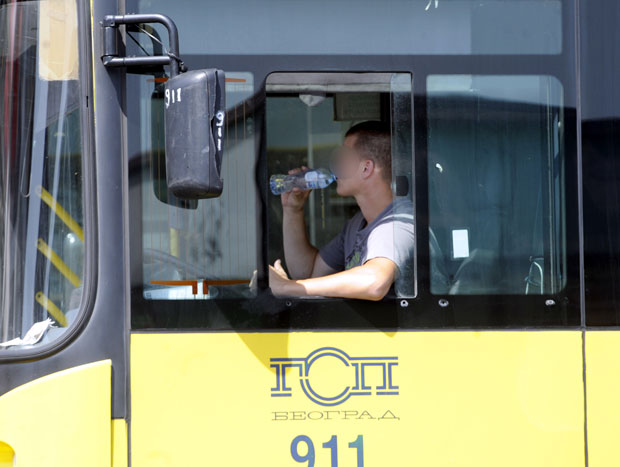 Возачи преморени, путници угрожени