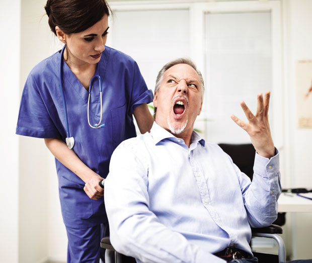 Гневни пацијенти све чешће вређају и шамарају