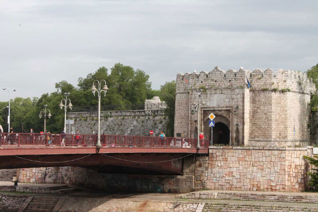 Тврђаву умивају милиони