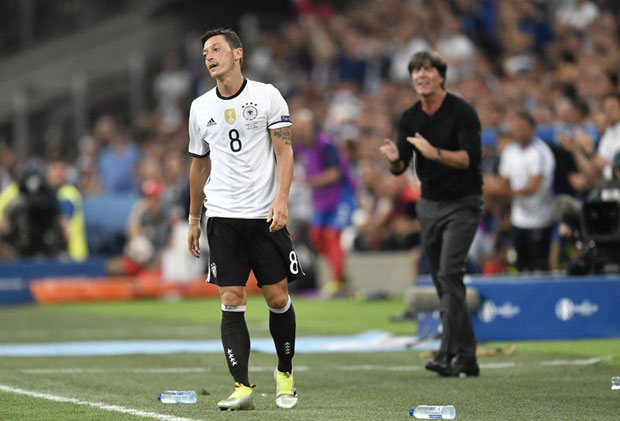 ТУРСКИ ПОЛИТИЧАРИ ОДУШЕВЉЕНИ: Браво, брате Месуте