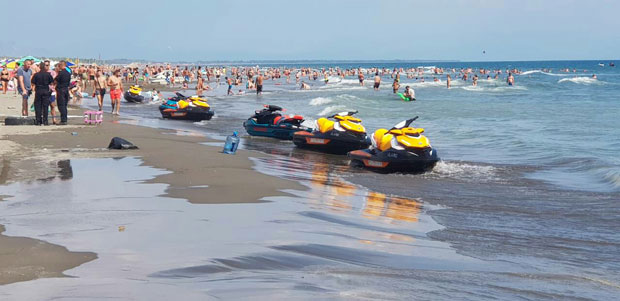 ЛЕТОВАЊЕ ОКОНЧАНО ТРАГЕДИЈОМ: У судару на мору погинули мајка и син, ћерка тешко повређена, отац у стању шока