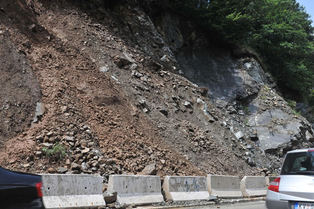 Опасност од одрона на магистрали кроз Ибарску клисуру (ФОТО)
