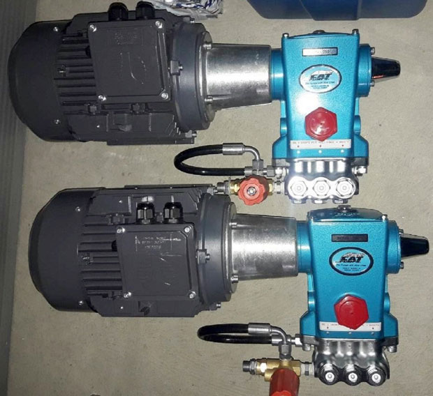 Читава ауто - перионица у приколици камиона